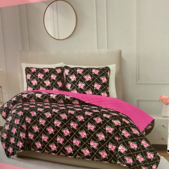 New Juicy Couture Reversible Quilt  and Sham Set- Queen/ floral - Picture 3 of 5
